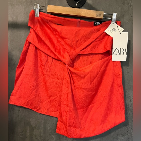 Woman’s Zara NWT Skirt medium - Picture 3 of 4